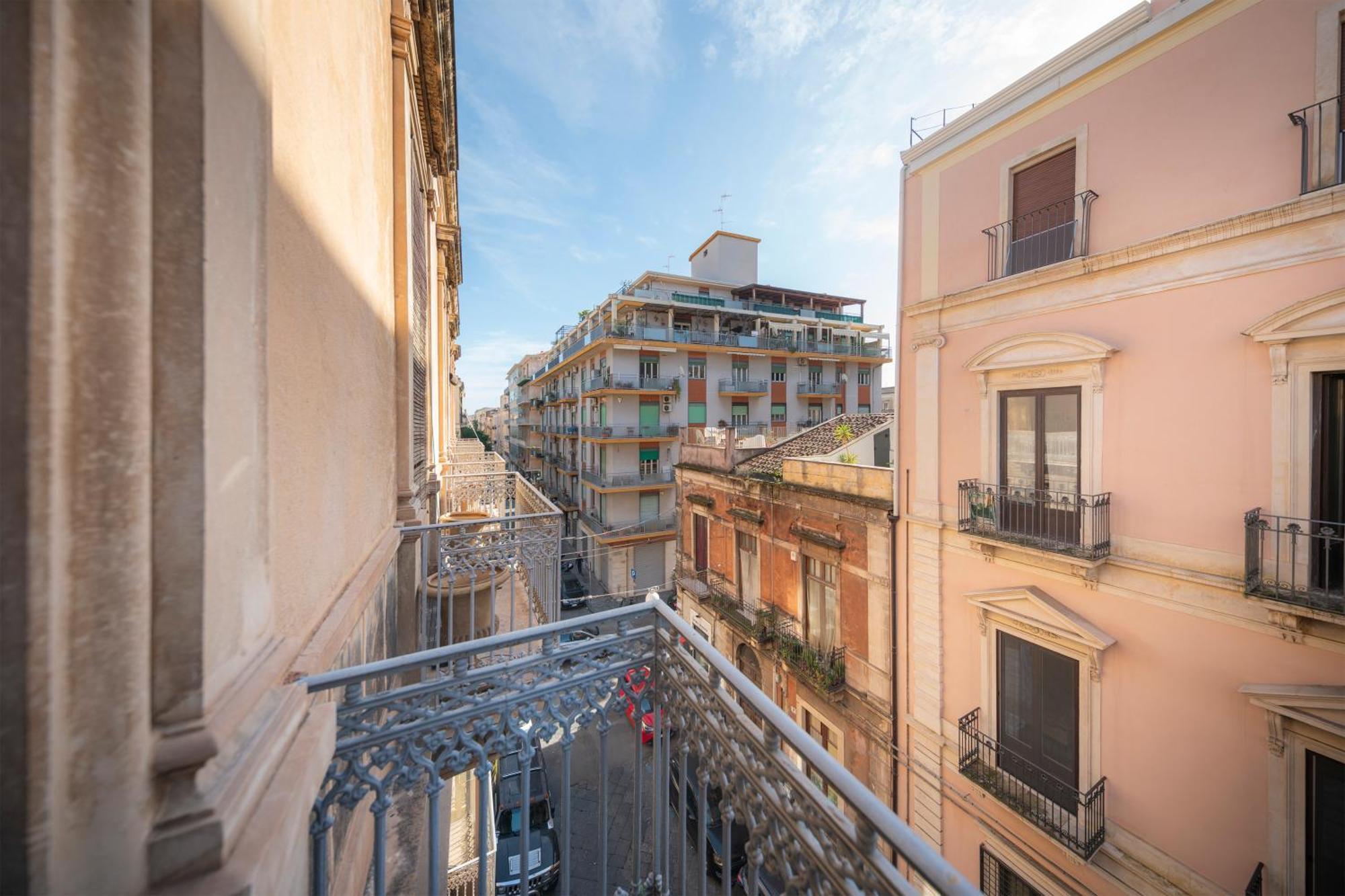 Mirone - Suite Apartments Catania Centro Buitenkant foto